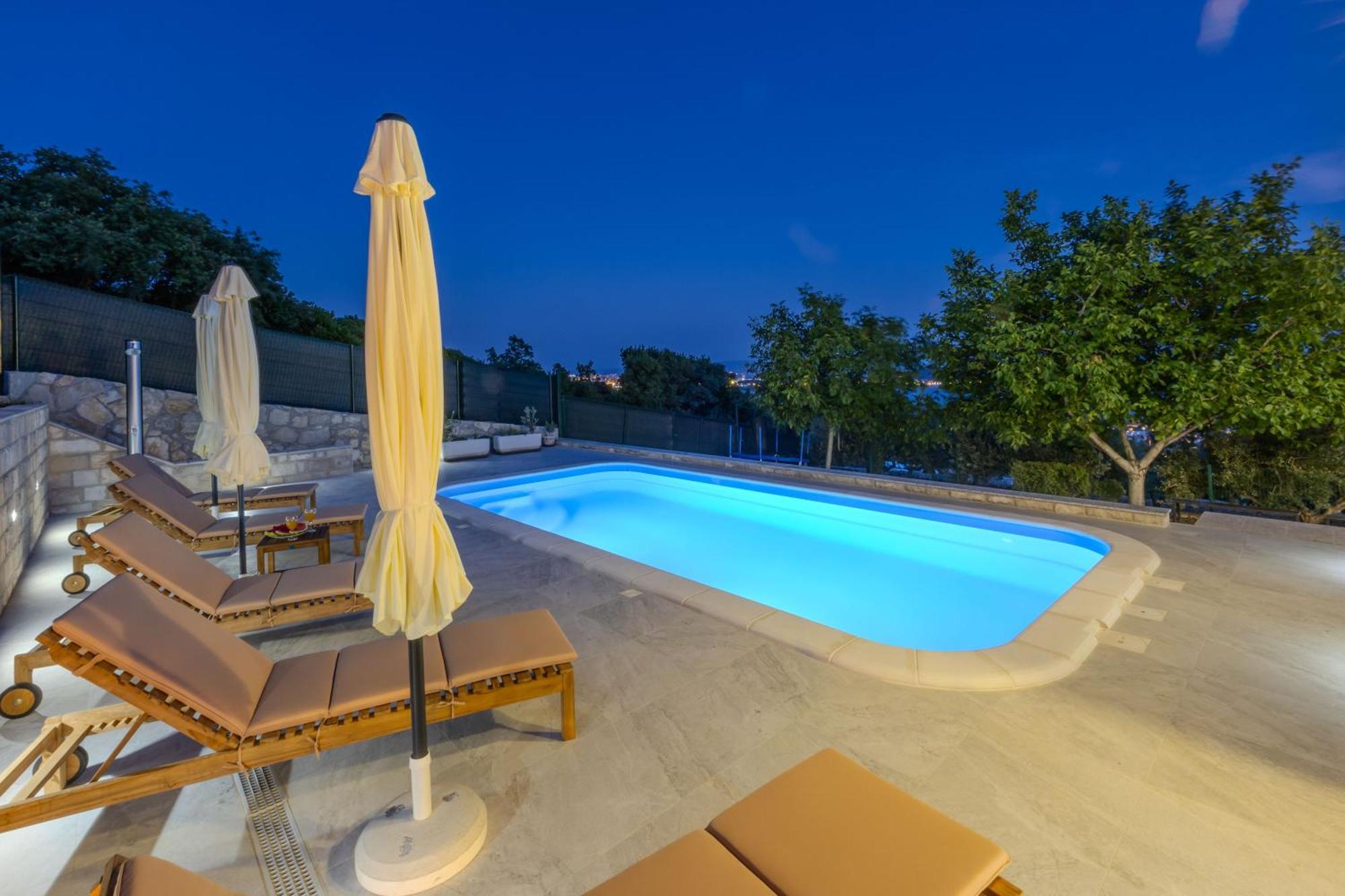 Private Villa Golden Hour With A View Of Split Area Kaštel Sućurac Zewnętrze zdjęcie