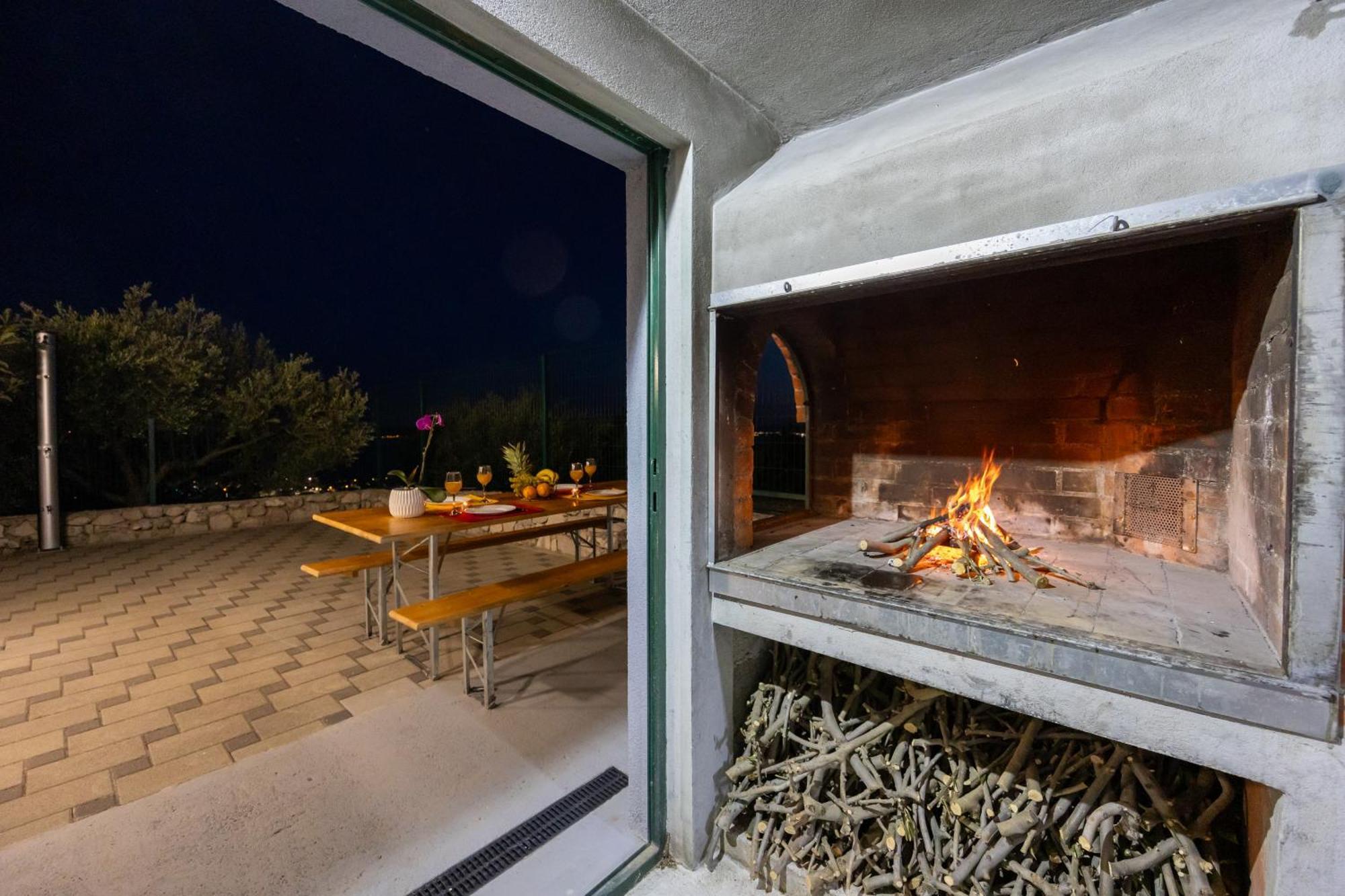 Private Villa Golden Hour With A View Of Split Area Kaštel Sućurac Zewnętrze zdjęcie