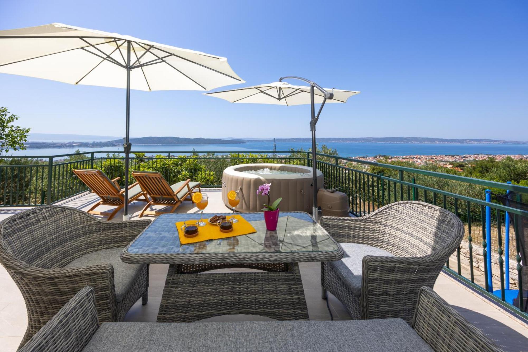 Private Villa Golden Hour With A View Of Split Area Kaštel Sućurac Zewnętrze zdjęcie