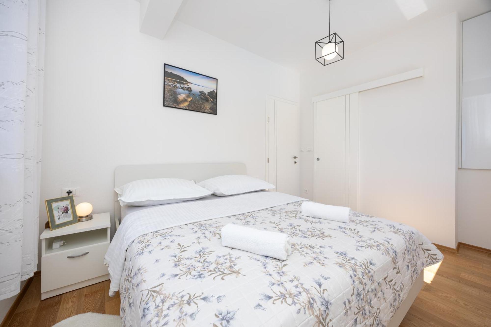 Private Villa Golden Hour With A View Of Split Area Kaštel Sućurac Zewnętrze zdjęcie